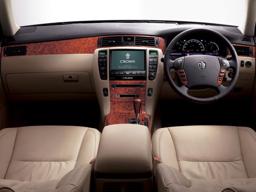 Торпедо Toyota Crown Royal (S180) 2003 года  (фото 6 из 24)